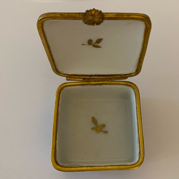 CARLIN COMFORTS “MADE in FRANCE ” PORCELAIN HINGED BOX - Picture 6 of 12